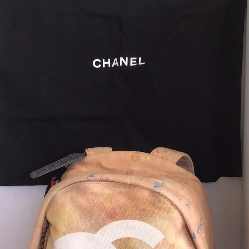 Chanel graffiti backpack bag runway 100% authentic 2014 Runway edition - Picture 8 of 14